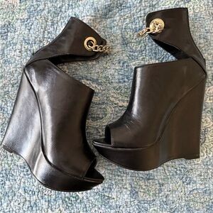 Beau + Ashe chain wedges